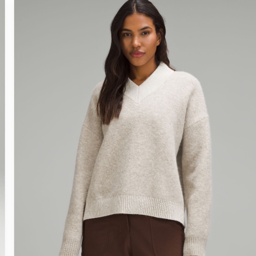 NWOT LULULEMON WOOL BLEND V NECK SWEATER